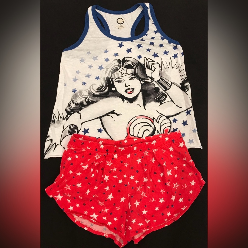 Wonder Woman Classic DC Comics short set pajamas size medium Preowned